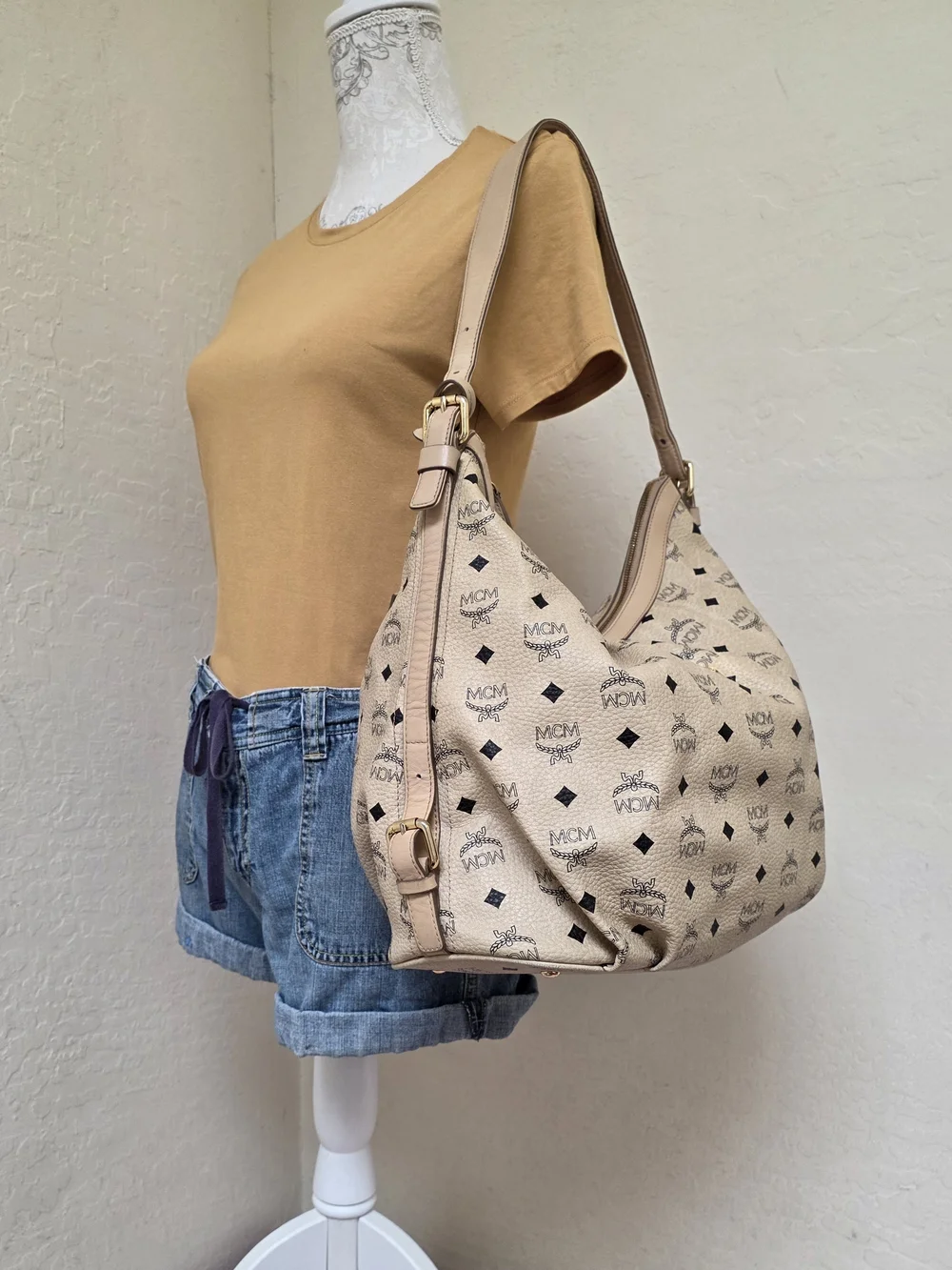 MCM Large Hobo Bag With Padlock And Keys And Authenticity Card